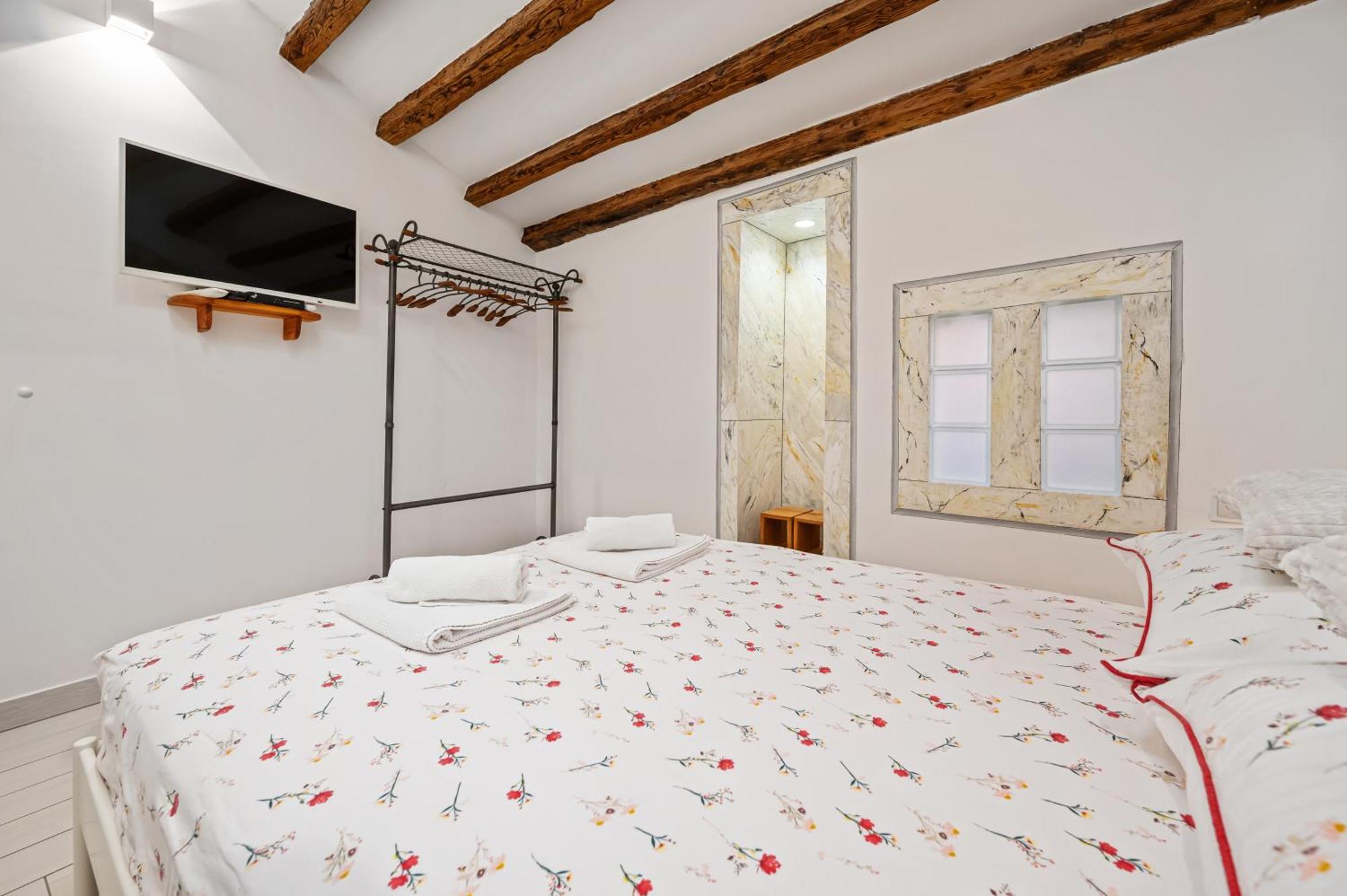 Apartman Tutto Bene โรวีน ภายนอก รูปภาพ